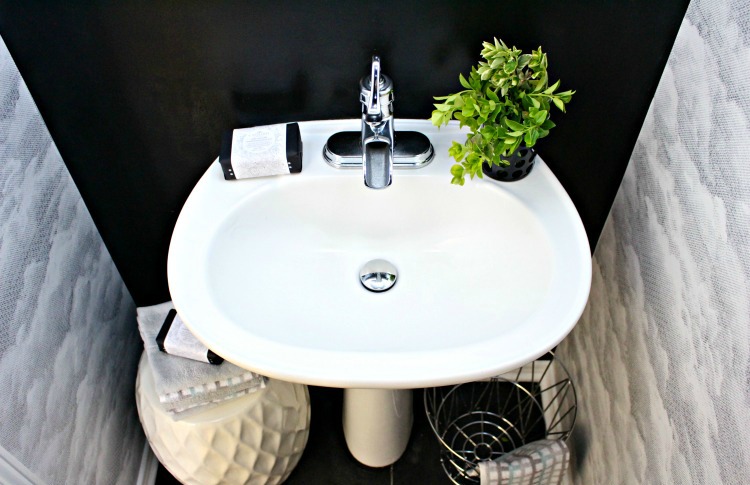 ORC Spring 2017 Challenge - Powder Room Makeover! www.designinsidethebox.com